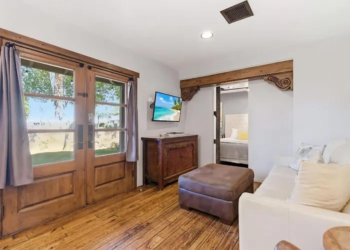 Orchard-4 Units-in Old Town-walk To Fashion Square Holiday home *