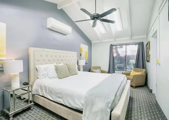 Holiday home Orchard-4 Units-in Old Town-walk To Fashion Square