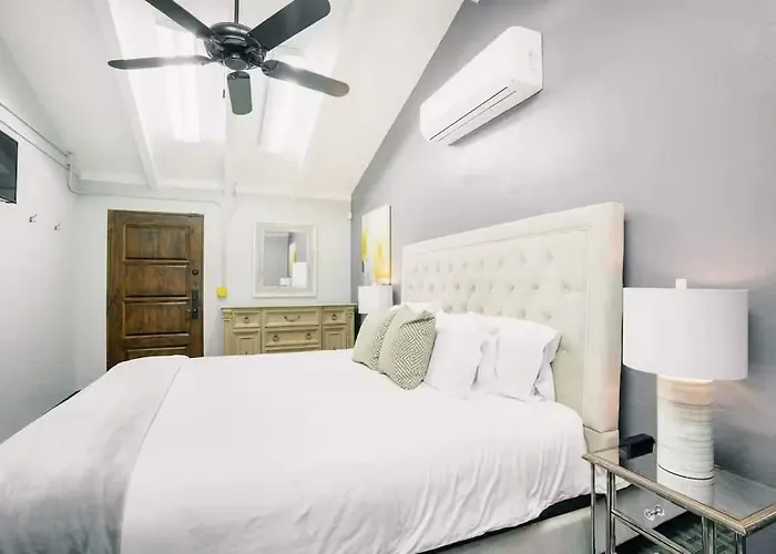 Orchard-4 Units-in Old Town-walk To Fashion Square Holiday home *