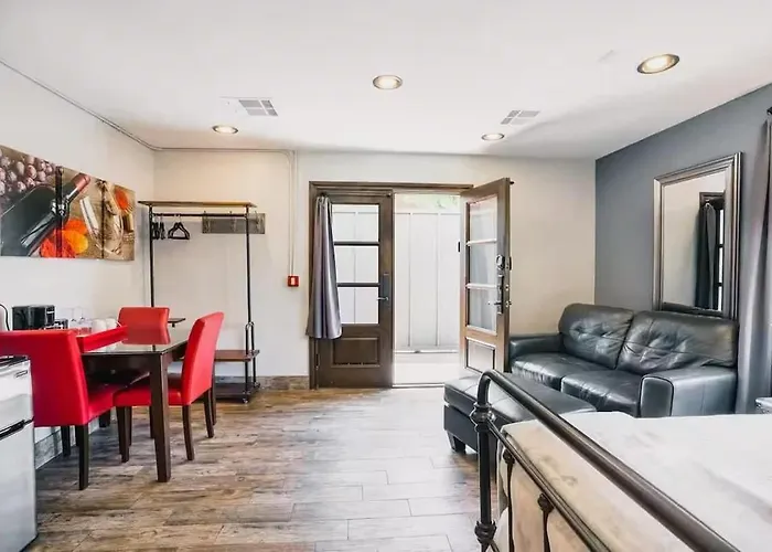Orchard-4 Units-in Old Town-walk To Fashion Square Holiday home *